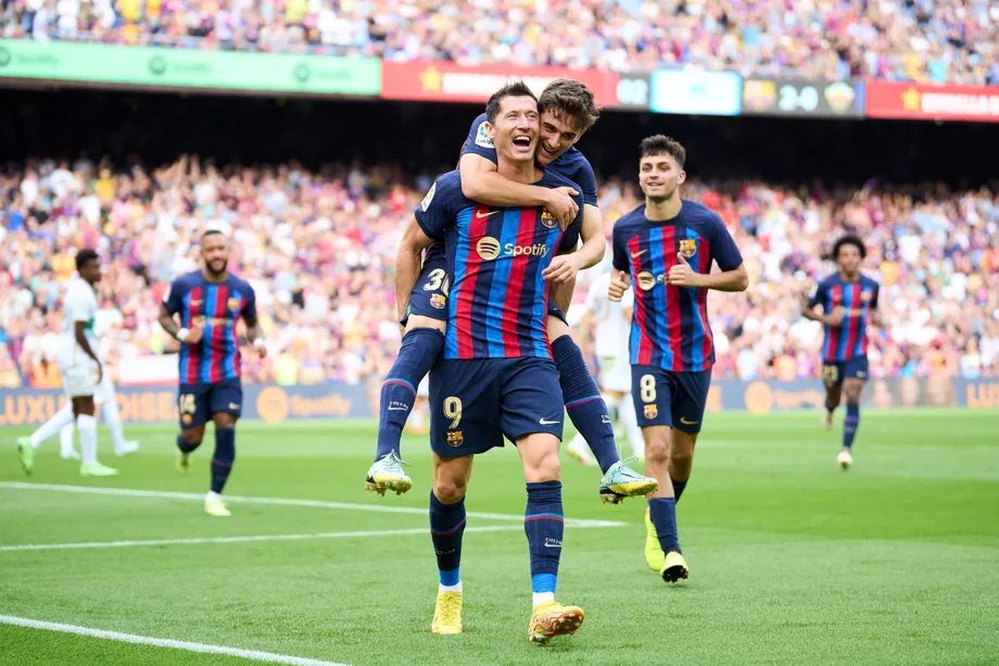 Barcelona beat Elche 4-0 to move 15 points clear of Real Madrid