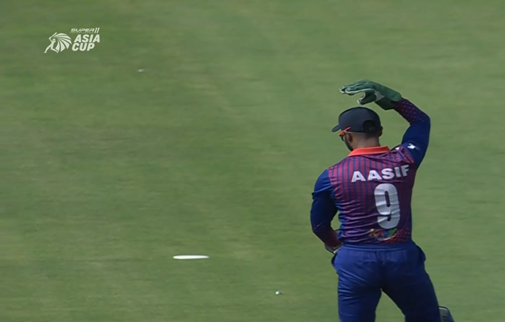 Sompal and Karan takes two important wickets of Pakistan